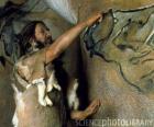 Μια προϊστορική καλλιτέχνης υλοποιεί ένα σπήλαιο ζωγραφικής που αντιπροσωπεύει ένα βουβάλι στον τοίχο ενός σπηλαίου, ενώ θα γίνεται σεβαστή από έναν δε